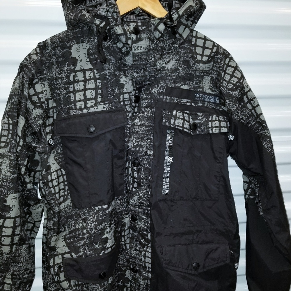 Grenade Stryker Series Snowboard Jacket Mens Small